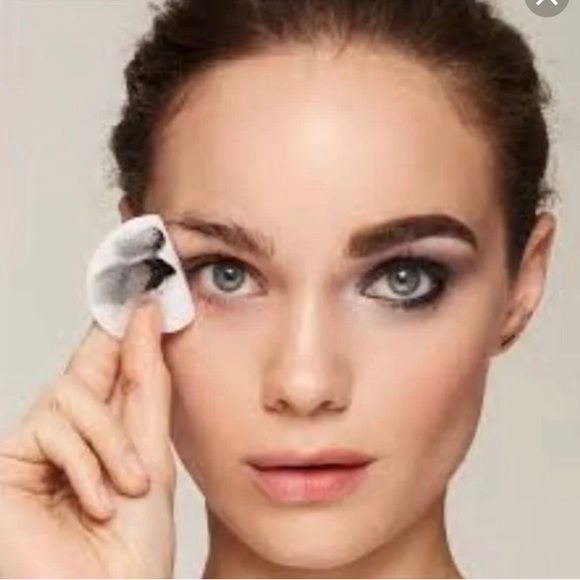 COPY - COPY - Clinique💙 - Picture 7 of 8